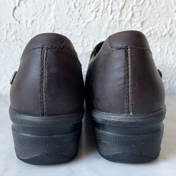 Keen Mora Brown Leather Slip On Loafers Button Accent - Women's Size 8 - Picture 5 of 8